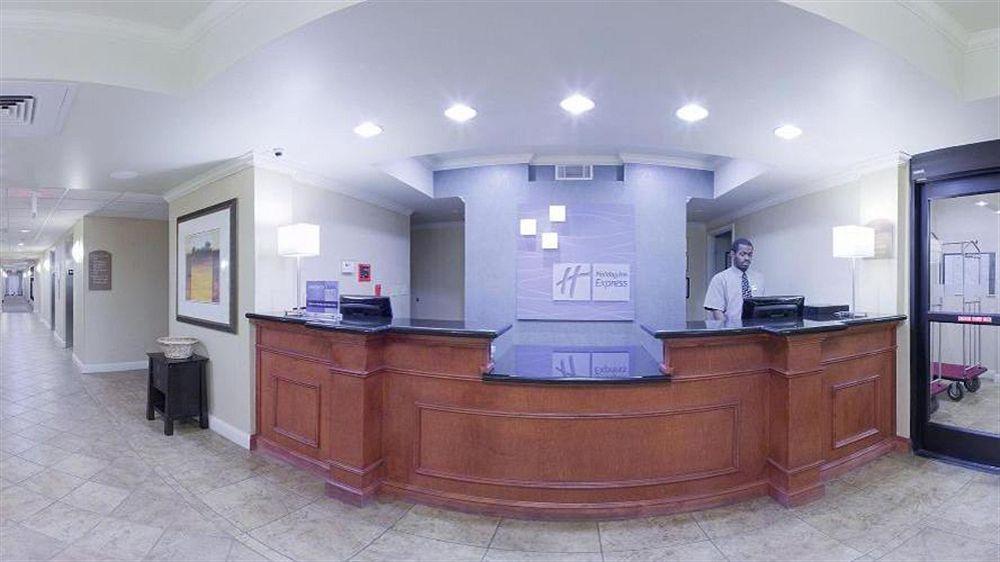 Holiday Inn Express & Suites Pine Bluff/Pines Mall By Ihg Extérieur photo